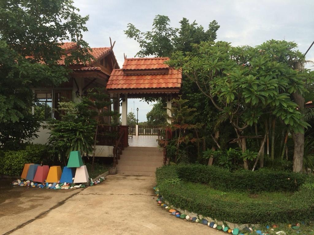 Plaifah Resort Ubon Song Khon Esterno foto